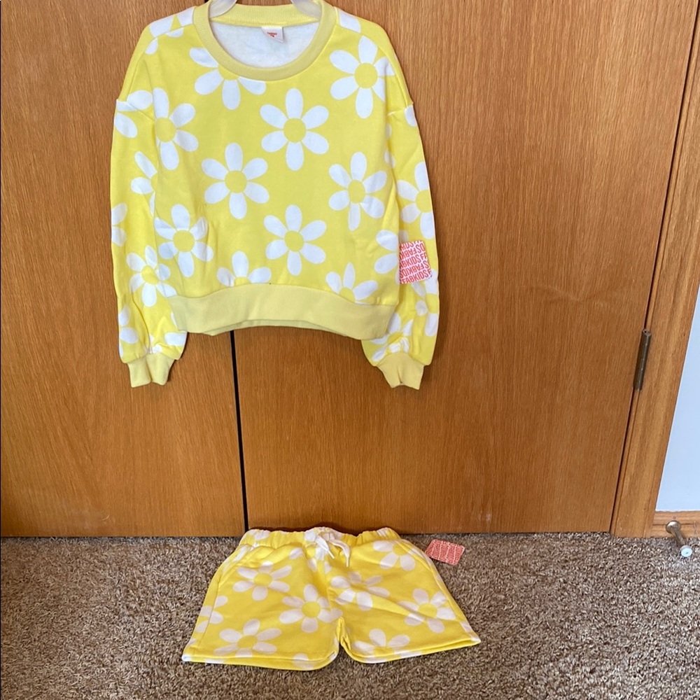 Yellow Daisy Print Sweatshirt and Shorts Set